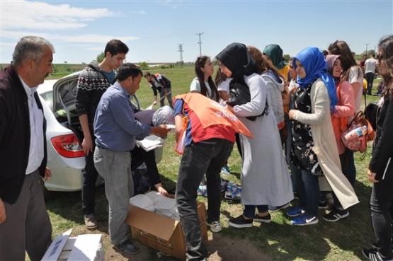 Yeşil Bir Uşak İçin TEMA Gönüllüleri Fidan Dikti!