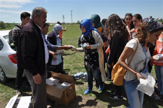 Yeşil Bir Uşak İçin TEMA Gönüllüleri Fidan Dikti!