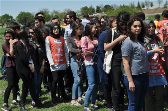 Yeşil Bir Uşak İçin TEMA Gönüllüleri Fidan Dikti!