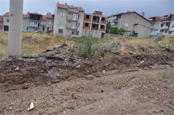 Belediye Başkanı gülücükler saçadursun; şehir resmen dökülüyor!