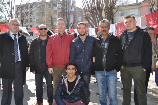 Uşak CHP, Çanakkale Zaferi’ni Pilav Ve Ayran Dağıtarak Kutladı!