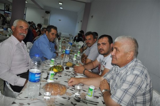 CHP Uşak Teşkilatı mahalle ve köy muhtarları ile iftarda buluştu