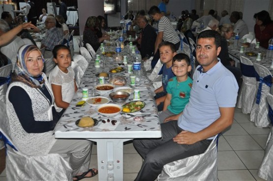 CHP Uşak Teşkilatı mahalle ve köy muhtarları ile iftarda buluştu