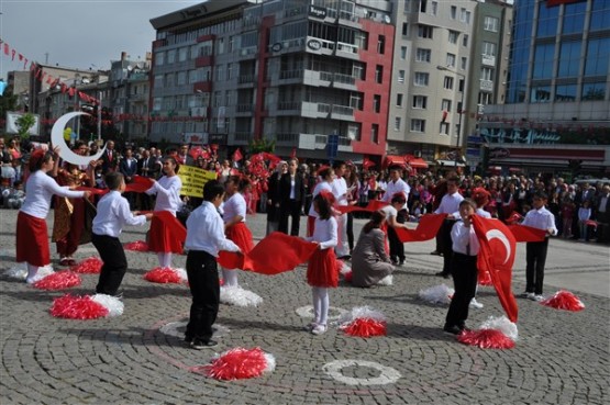 Uşak’ta 23 Nisan Ulusal Egemenlik ve Çocuk Bayramı Coşkuyla Kutlandı!