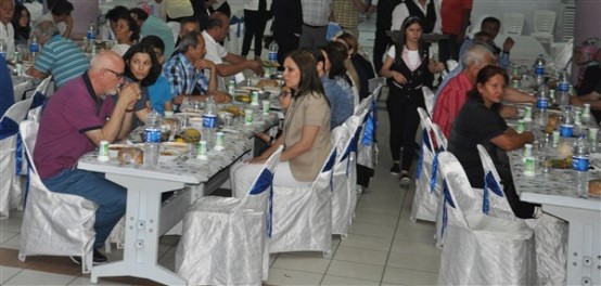 CHP Uşak Teşkilatı mahalle ve köy muhtarları ile iftarda buluştu