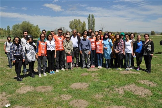 Yeşil Bir Uşak İçin TEMA Gönüllüleri Fidan Dikti!