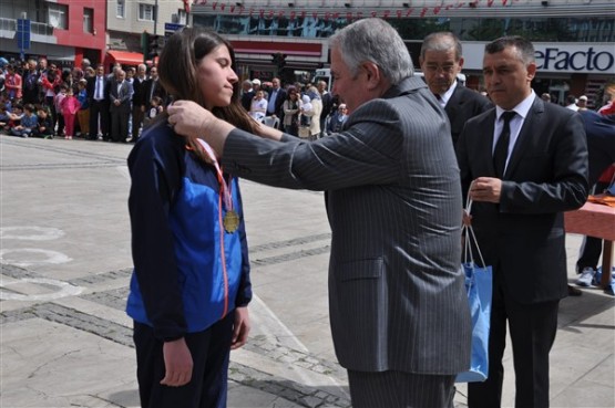 Uşak’ta 23 Nisan Ulusal Egemenlik ve Çocuk Bayramı Coşkuyla Kutlandı!