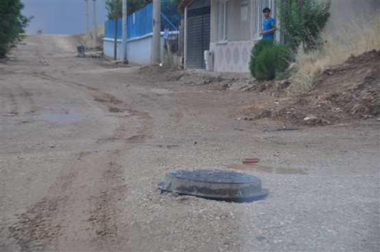 Belediye Başkanı gülücükler saçadursun; şehir resmen dökülüyor!