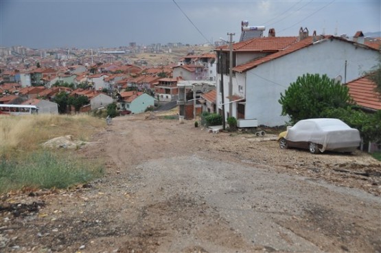 Belediye Başkanı gülücükler saçadursun; şehir resmen dökülüyor!