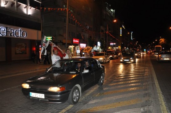 Uşaklı Kartallar, 7 yıllık özlemin ardından şampiyonluğu kutladı!