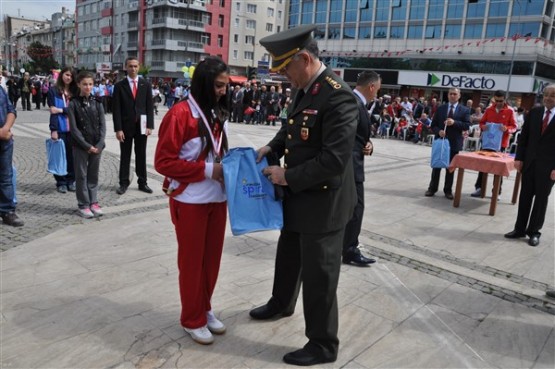 Uşak’ta 23 Nisan Ulusal Egemenlik ve Çocuk Bayramı Coşkuyla Kutlandı!