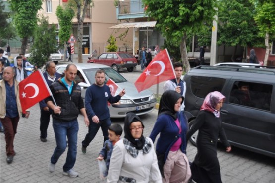 Uşak'ta mahşeri kalabalık şehidini toprağa verirken adeta bağrına bastı!