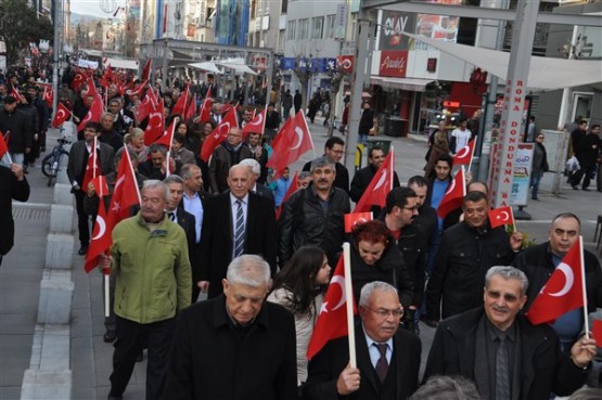 Uşak'ta Çanakkale Şehitleri Böyle Hep Birlikte Omuz Omuza Anıldı