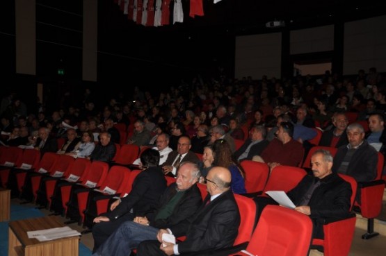 CHP Genel Başkan Yardımcısı Böke, Uşak'taki panelde iktidara yüklendi!