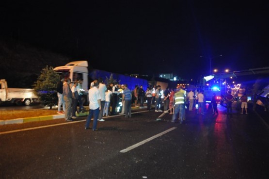 Uşak'ta kaza! Çarpışma sonucu yolcu otobüsü devrildi!