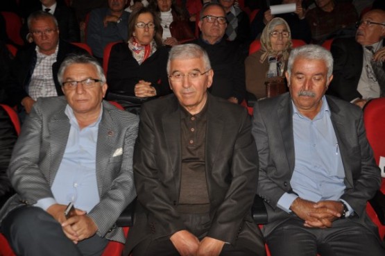 CHP Genel Başkan Yardımcısı Böke, Uşak'taki panelde iktidara yüklendi!