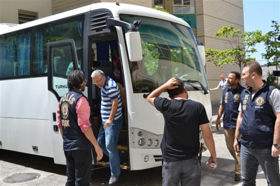 Eski Uşak Belediye Başkanı Ali Erdoğan, eşi ve başkan yardımcıları adliyeye sevk edildi!