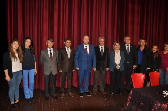 CHP Genel Başkan Yardımcısı Böke, Uşak'taki panelde iktidara yüklendi!