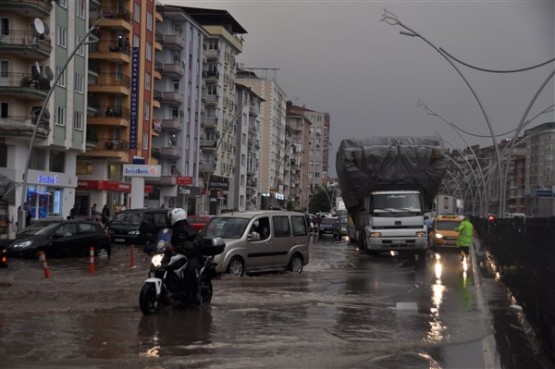 Ödüllü şehir Uşak'ın yağmurdan sonra ortaya çıkan görüntüleri!