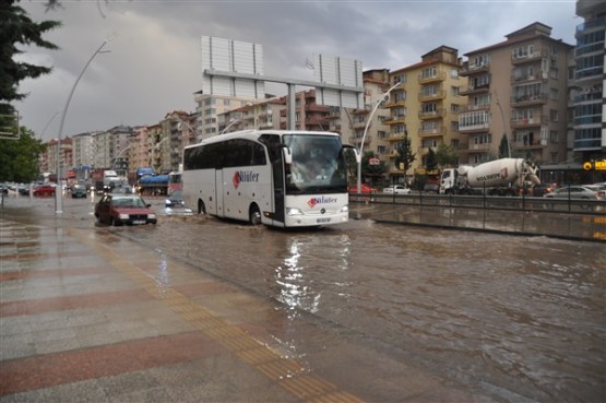 Ödüllü şehir Uşak'ın yağmurdan sonra ortaya çıkan görüntüleri!