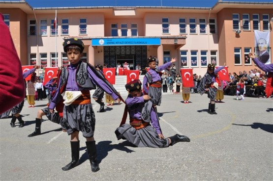 23 Nisan, Emine Niyazi Deveci İlkokulu'nda Coşku İle Kutlandı!