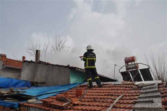 Elektrik Kontağından Çıkan Yangında Bir Ev Kullanılamaz Hale Geldi!