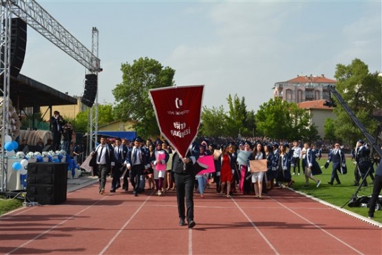 Uşak Üniversitesi 2016 Mezuniyet Kep Atma Töreni