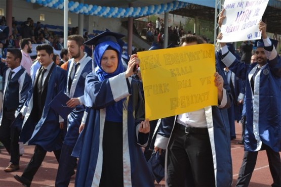 Uşak Üniversitesi 2016 Mezuniyet Kep Atma Töreni