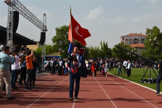 Uşak Üniversitesi 2016 Mezuniyet Kep Atma Töreni