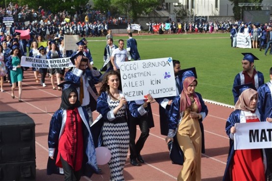 Uşak Üniversitesi 2016 Mezuniyet Kep Atma Töreni