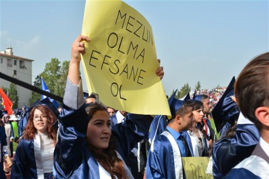 Uşak Üniversitesi 2016 Mezuniyet Kep Atma Töreni