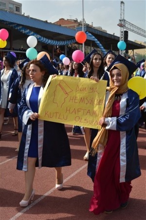 Uşak Üniversitesi 2016 Mezuniyet Kep Atma Töreni