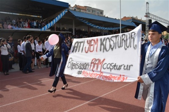 Uşak Üniversitesi 2016 Mezuniyet Kep Atma Töreni