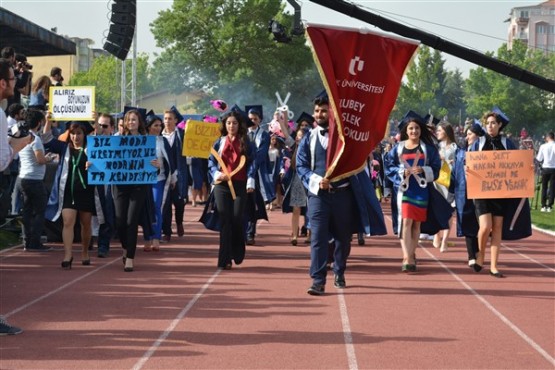 Uşak Üniversitesi 2016 Mezuniyet Kep Atma Töreni