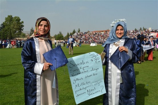 Uşak Üniversitesi 2016 Mezuniyet Kep Atma Töreni