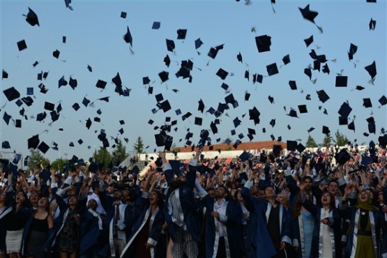 Uşak Üniversitesi 2016 Mezuniyet Kep Atma Töreni