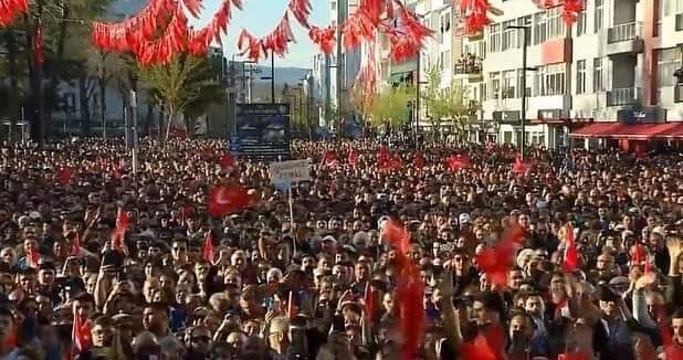 Atatürk'ün hedef gösterdiği çağdaş uygarlık seviyesine erişmek için bize oy verip önümüzü açın