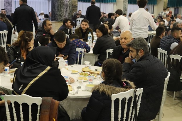 Uşak Elektrik Teknisyenleri Esnaf Odası Üyeleri İftar Yemeğinde Buluştu