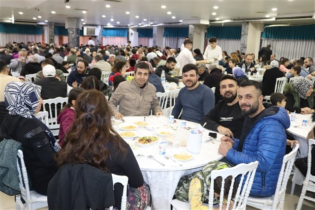 Uşak Elektrik Teknisyenleri Esnaf Odası Üyeleri İftar Yemeğinde Buluştu