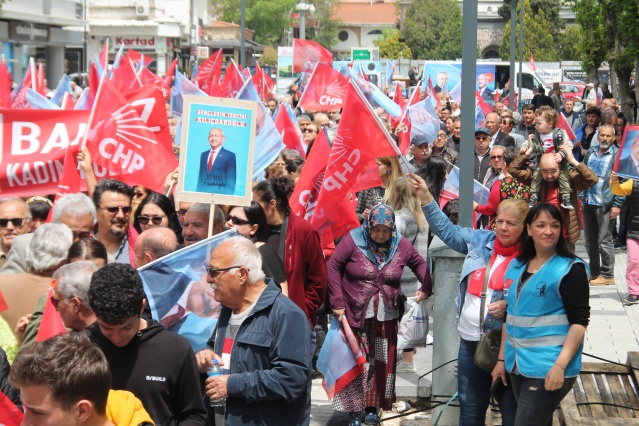 Uşak'ta siyasi partilerin düzenlediği yürüyüşleri sizler için görüntüledik!