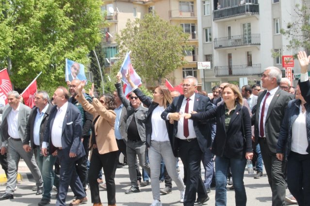 Uşak'ta siyasi partilerin düzenlediği yürüyüşleri sizler için görüntüledik!