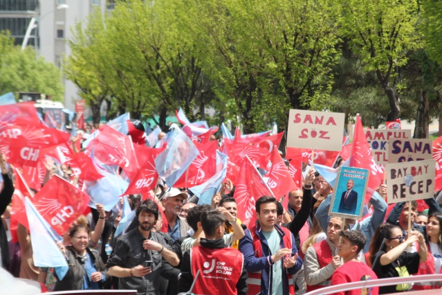 Uşak'ta siyasi partilerin düzenlediği yürüyüşleri sizler için görüntüledik!