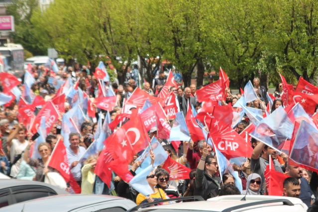 Uşak'ta siyasi partilerin düzenlediği yürüyüşleri sizler için görüntüledik!