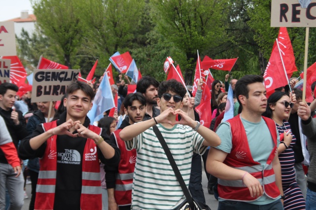 Uşak'ta siyasi partilerin düzenlediği yürüyüşleri sizler için görüntüledik!