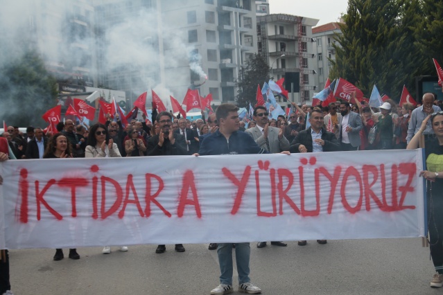 Uşak'ta siyasi partilerin düzenlediği yürüyüşleri sizler için görüntüledik!