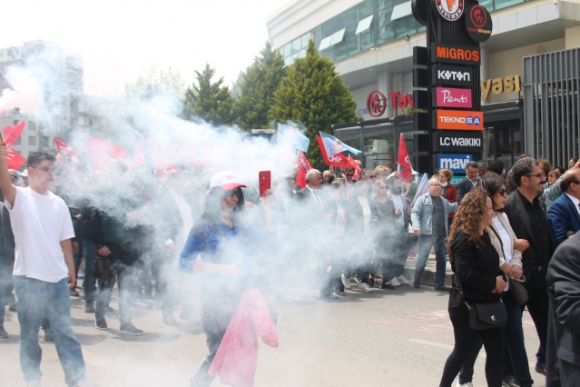 Uşak'ta siyasi partilerin düzenlediği yürüyüşleri sizler için görüntüledik!