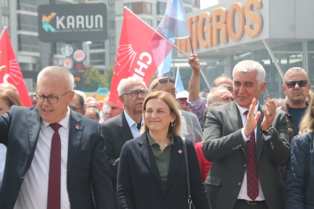 Uşak'ta siyasi partilerin düzenlediği yürüyüşleri sizler için görüntüledik!