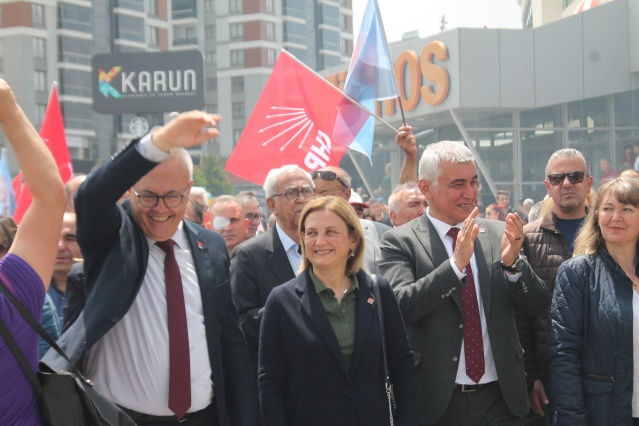 Uşak'ta siyasi partilerin düzenlediği yürüyüşleri sizler için görüntüledik!