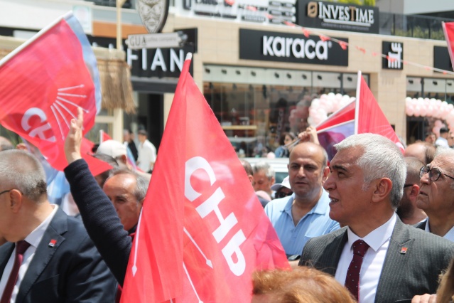 Uşak'ta siyasi partilerin düzenlediği yürüyüşleri sizler için görüntüledik!