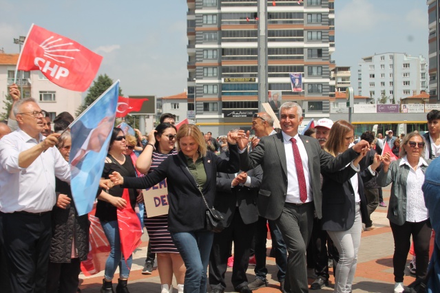 Uşak'ta siyasi partilerin düzenlediği yürüyüşleri sizler için görüntüledik!